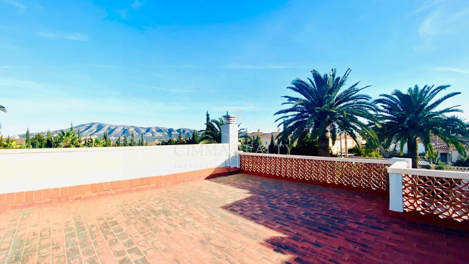 5 makuuhuone Huvila myytävänä paikassa Alfaz del Pi / L'Alfas del Pi mukana uima-altaan 
autotalli - 695 000 € (Ref: 7523382)