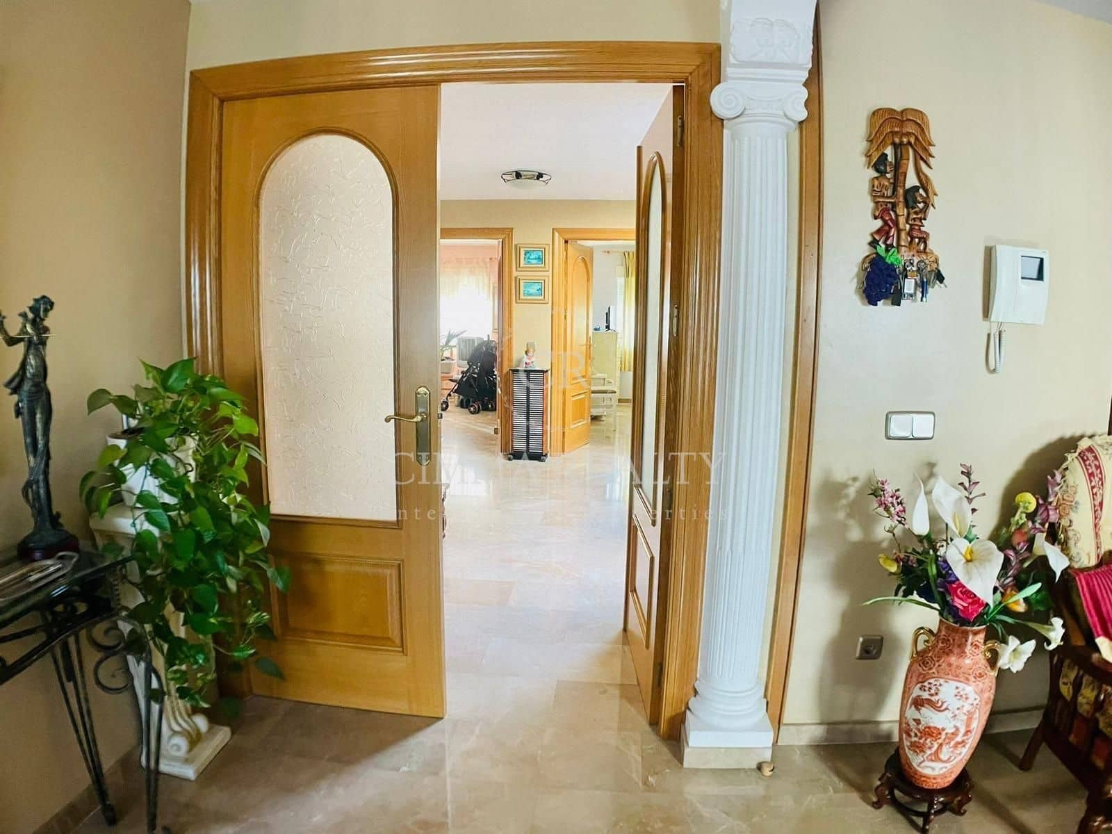 5 makuuhuone Huvila myytävänä paikassa Alfaz del Pi / L'Alfas del Pi mukana uima-altaan 
autotalli - 695 000 € (Ref: 7523382)