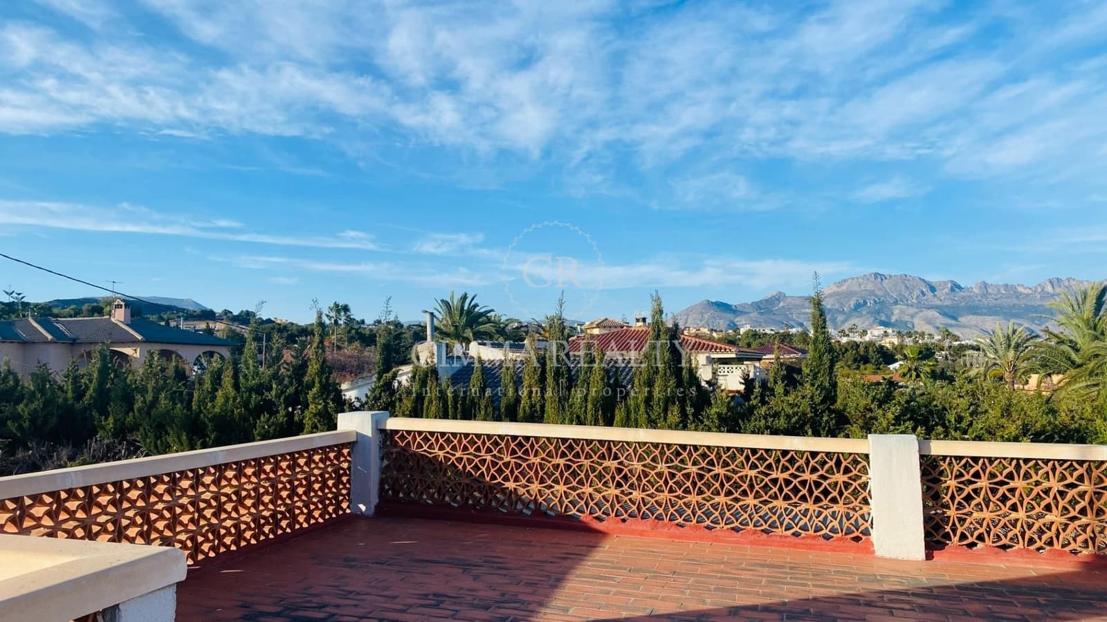 5 makuuhuone Huvila myytävänä paikassa Alfaz del Pi / L'Alfas del Pi mukana uima-altaan 
autotalli - 695 000 € (Ref: 7523382)