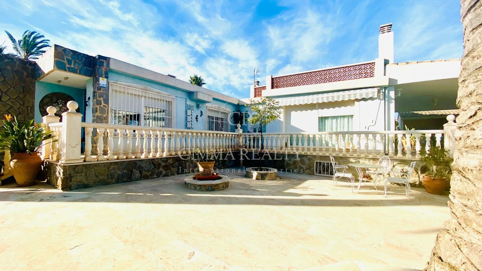 5 makuuhuone Huvila myytävänä paikassa Alfaz del Pi / L'Alfas del Pi mukana uima-altaan 
autotalli - 695 000 € (Ref: 7523382)