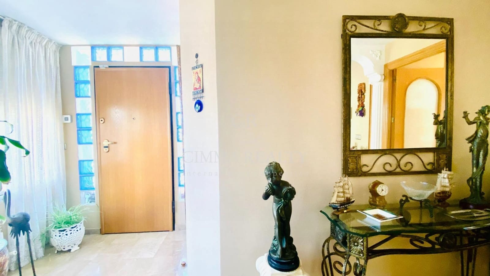 5 makuuhuone Huvila myytävänä paikassa Alfaz del Pi / L'Alfas del Pi mukana uima-altaan 
autotalli - 695 000 € (Ref: 7523382)