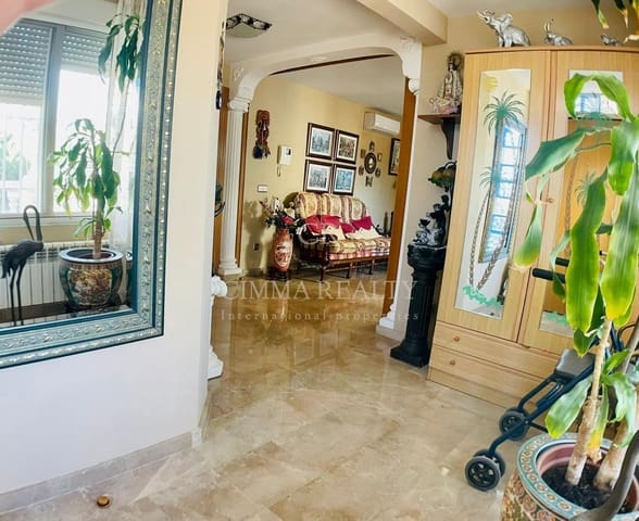 5 makuuhuone Huvila myytävänä paikassa Alfaz del Pi / L'Alfàs del Pi mukana uima-altaan 
autotalli - 695 000 € (Ref: 7523382)