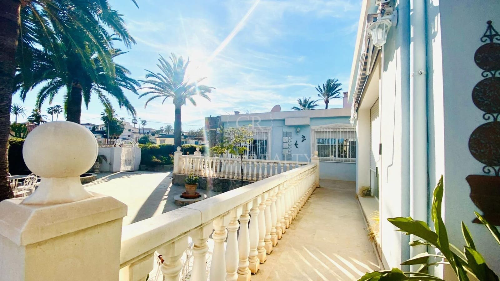 5 makuuhuone Huvila myytävänä paikassa Alfaz del Pi / L'Alfas del Pi mukana uima-altaan 
autotalli - 695 000 € (Ref: 7523382)