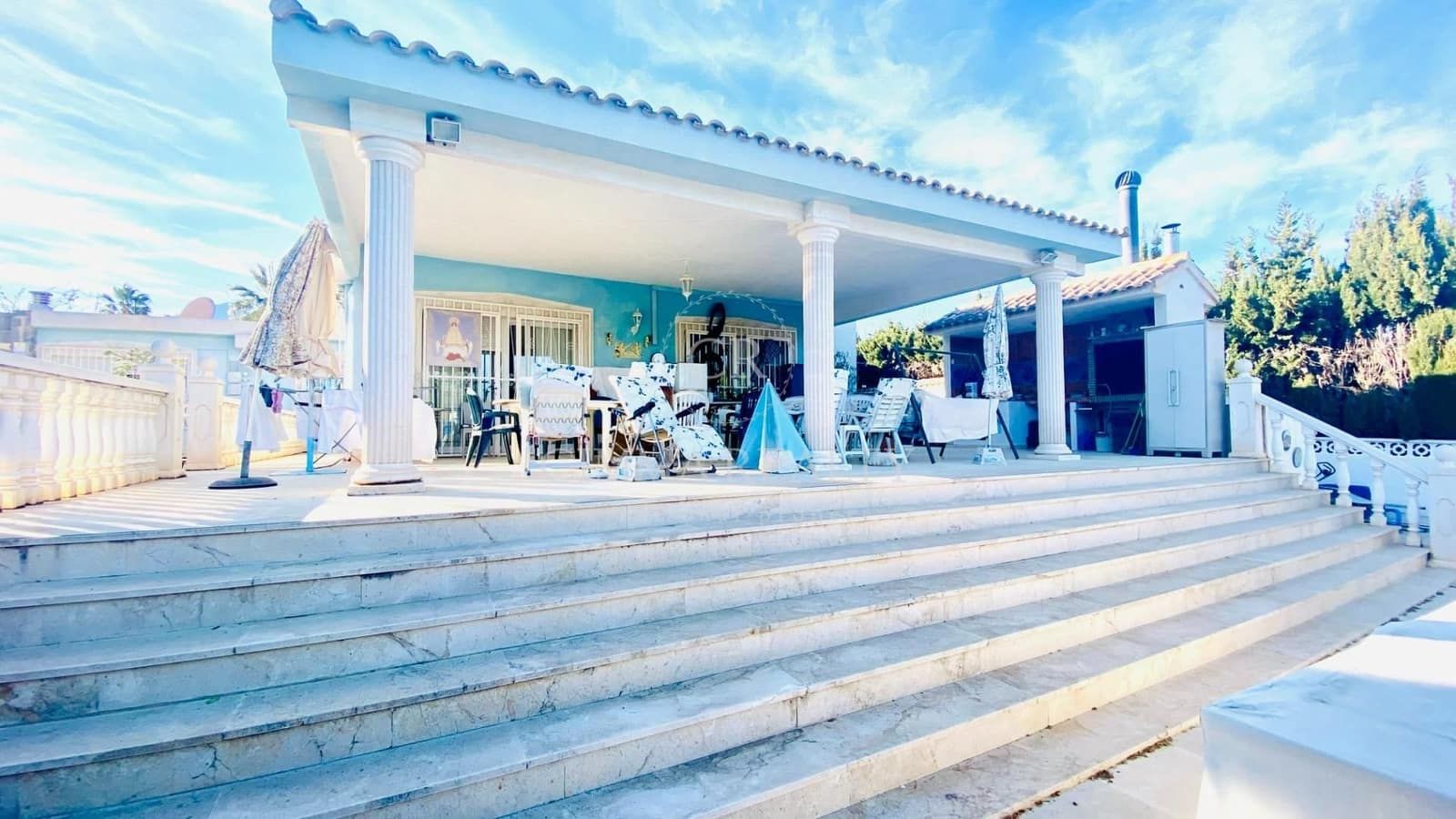 5 makuuhuone Huvila myytävänä paikassa Alfaz del Pi / L'Alfas del Pi mukana uima-altaan 
autotalli - 695 000 € (Ref: 7523382)