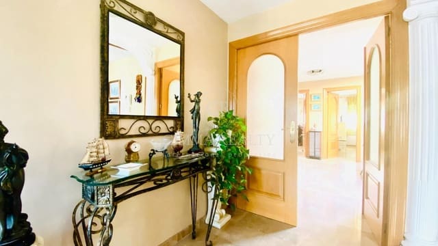 5 makuuhuone Huvila myytävänä paikassa Alfaz del Pi / L'Alfàs del Pi mukana uima-altaan 
autotalli - 695 000 € (Ref: 7523382)