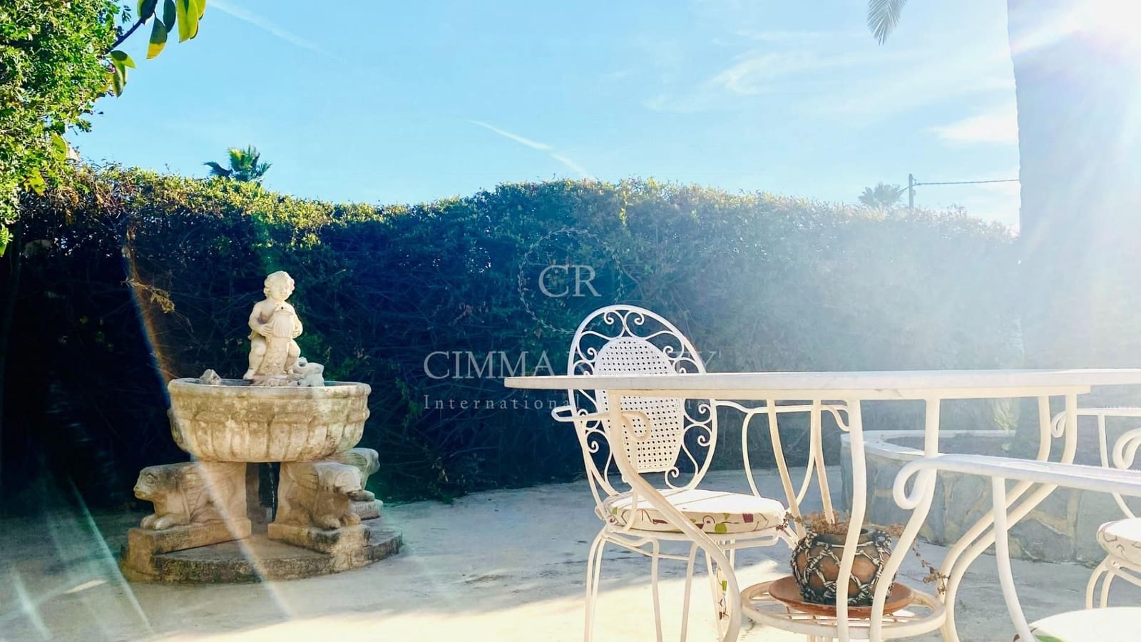 5 makuuhuone Huvila myytävänä paikassa Alfaz del Pi / L'Alfas del Pi mukana uima-altaan 
autotalli - 695 000 € (Ref: 7523382)