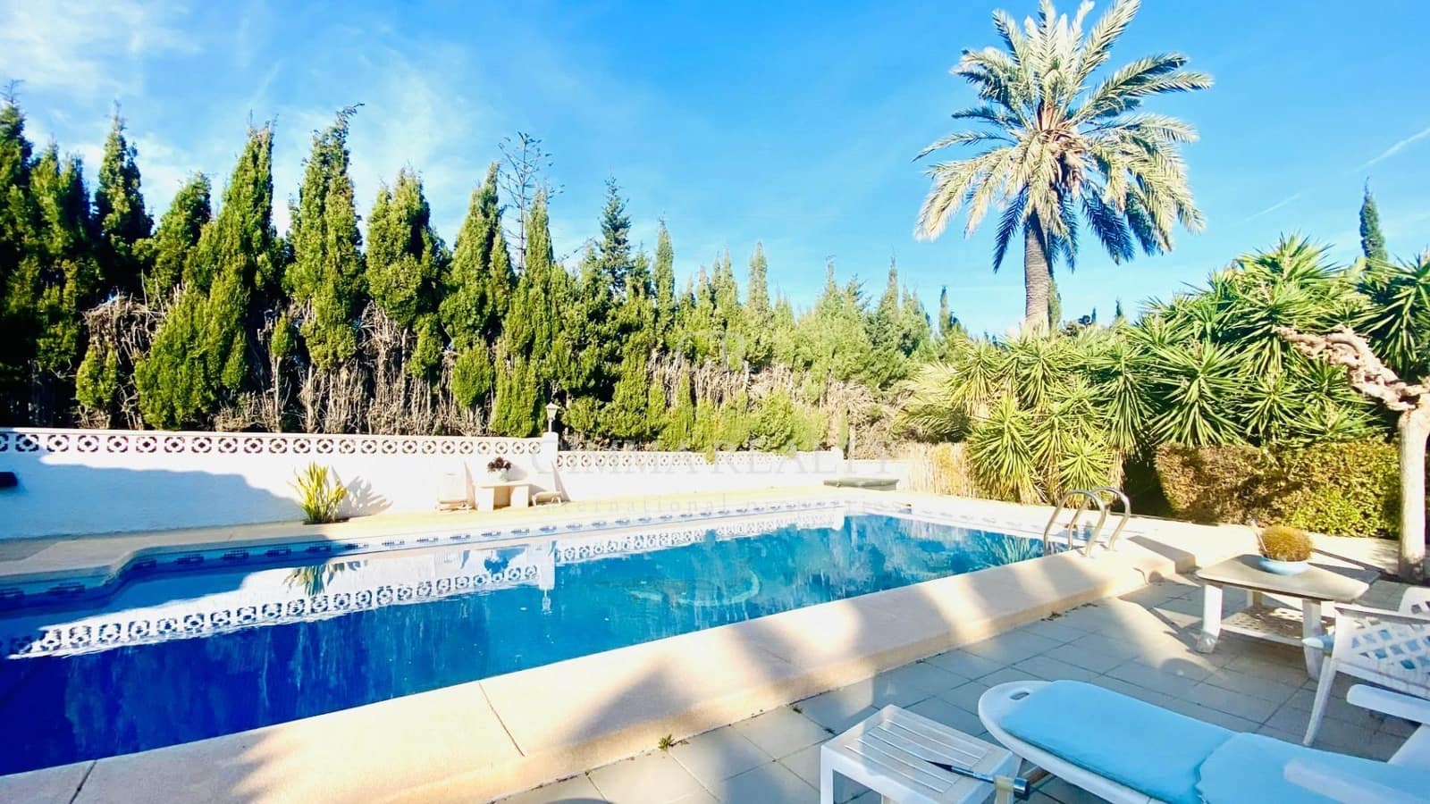 5 makuuhuone Huvila myytävänä paikassa Alfaz del Pi / L'Alfas del Pi mukana uima-altaan 
autotalli - 695 000 € (Ref: 7523382)