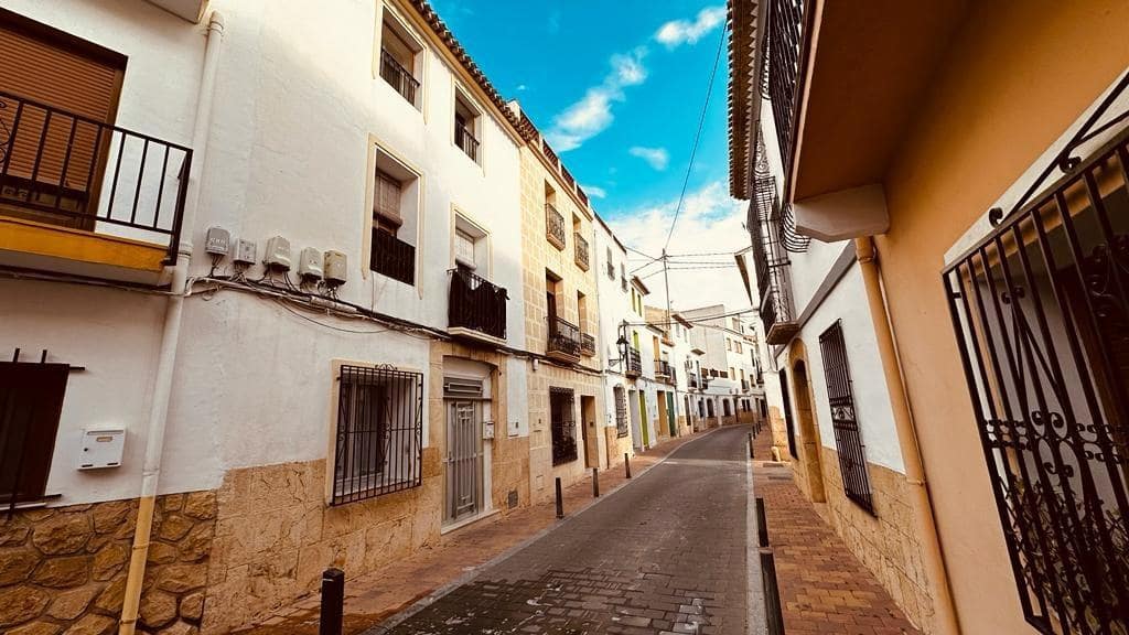 7 soverom Hus til salgs i La Nucia - € 225 000 (Ref: 7620587)