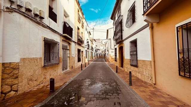 7 slaapkamer Huis te koop in La Nucia - € 225.000 (Ref: 7620587)