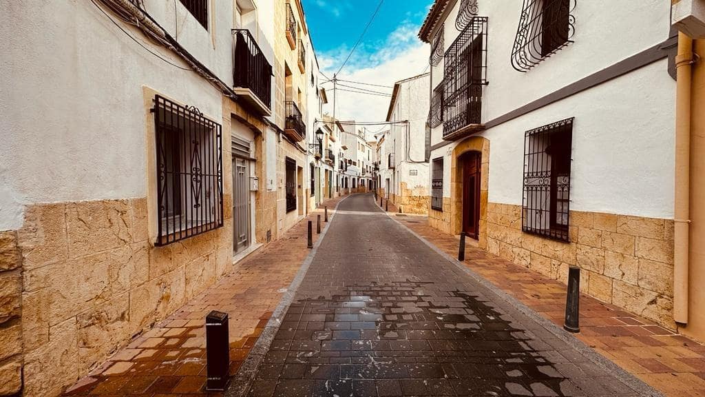 7 soverom Hus til salgs i La Nucia - € 225 000 (Ref: 7620587)