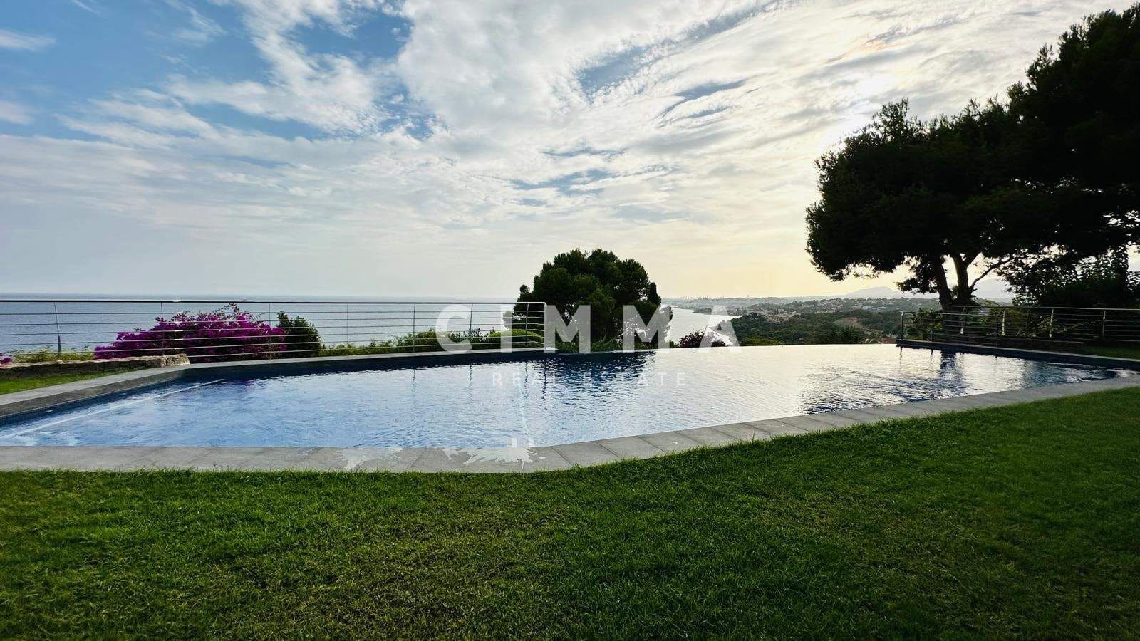 12 bedroom Villa for sale in Altea with pool garage - € 6,300,000 (Ref: 7894529)