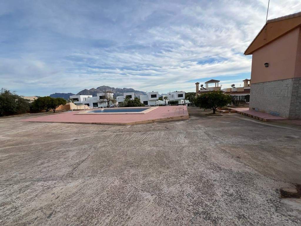 5 soverom Villa til salgs i Polop med svømmebasseng garasje - € 650 000 (Ref: 8003431)