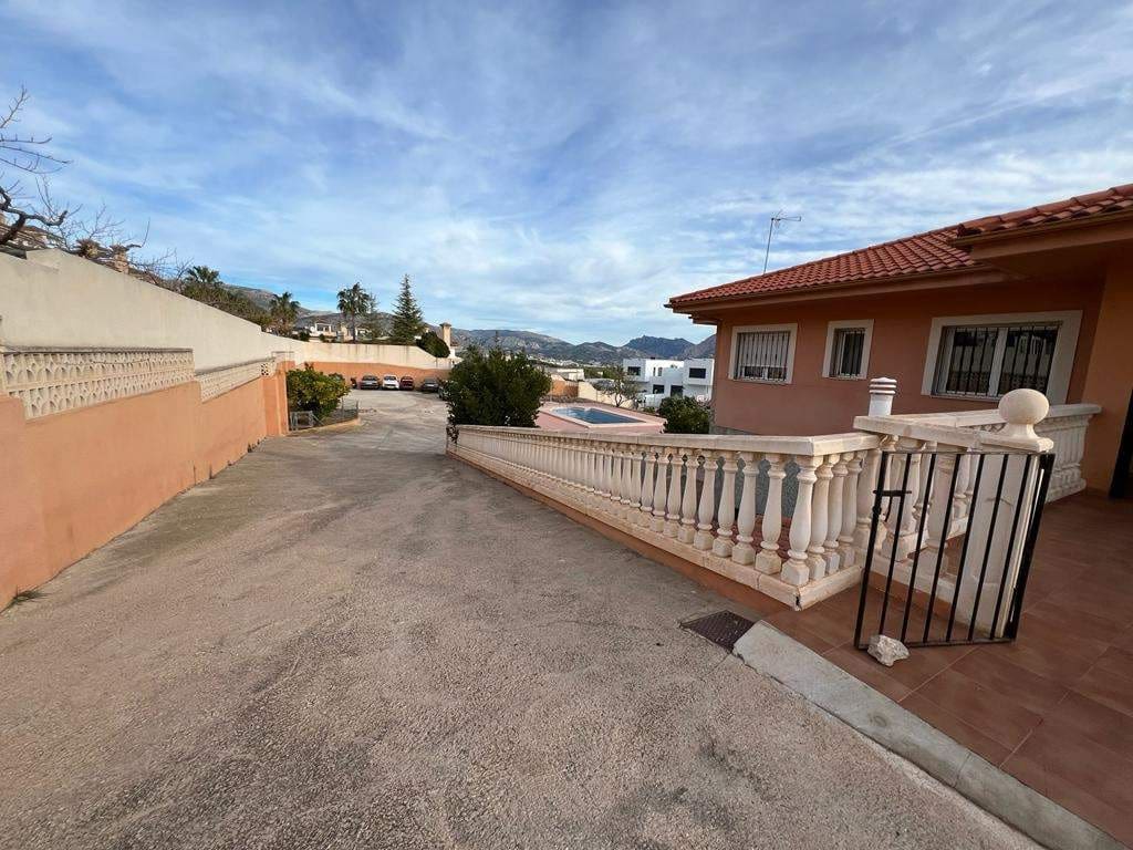 5 soverom Villa til salgs i Polop med svømmebasseng garasje - € 650 000 (Ref: 8003431)