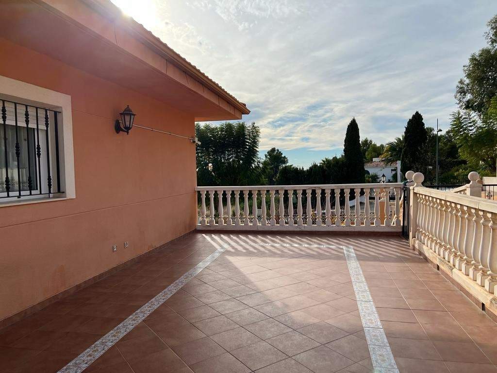 5 soverom Villa til salgs i Polop med svømmebasseng garasje - € 650 000 (Ref: 8003431)