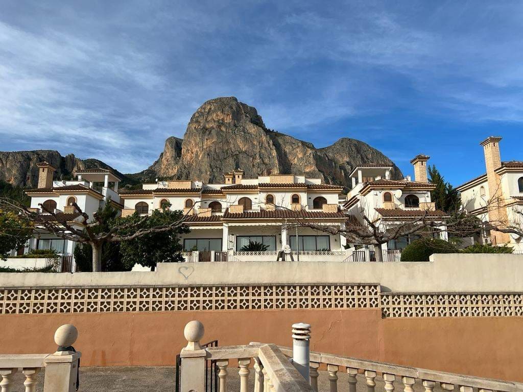 5 soverom Villa til salgs i Polop med svømmebasseng garasje - € 650 000 (Ref: 8003431)