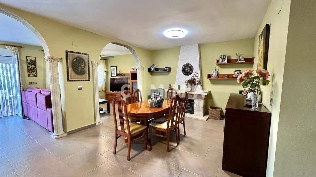 3 soveværelse Rækkehus til salg i La Nucia med swimmingpool - € 365.000 (Ref: 8028470)