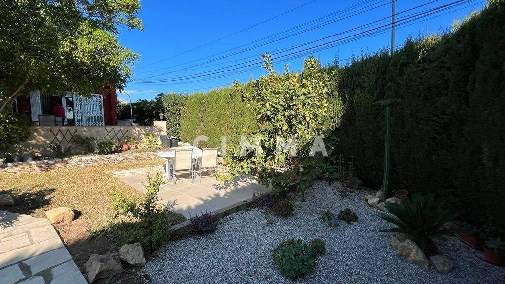 3 soveværelse Rækkehus til salg i La Nucia med swimmingpool - € 365.000 (Ref: 8028470)