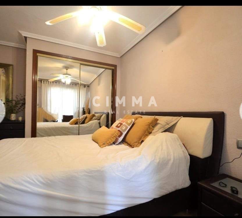 4 quarto Penthouse para venda em Benidorm com piscina - 310 000 € (Ref: 8663158)