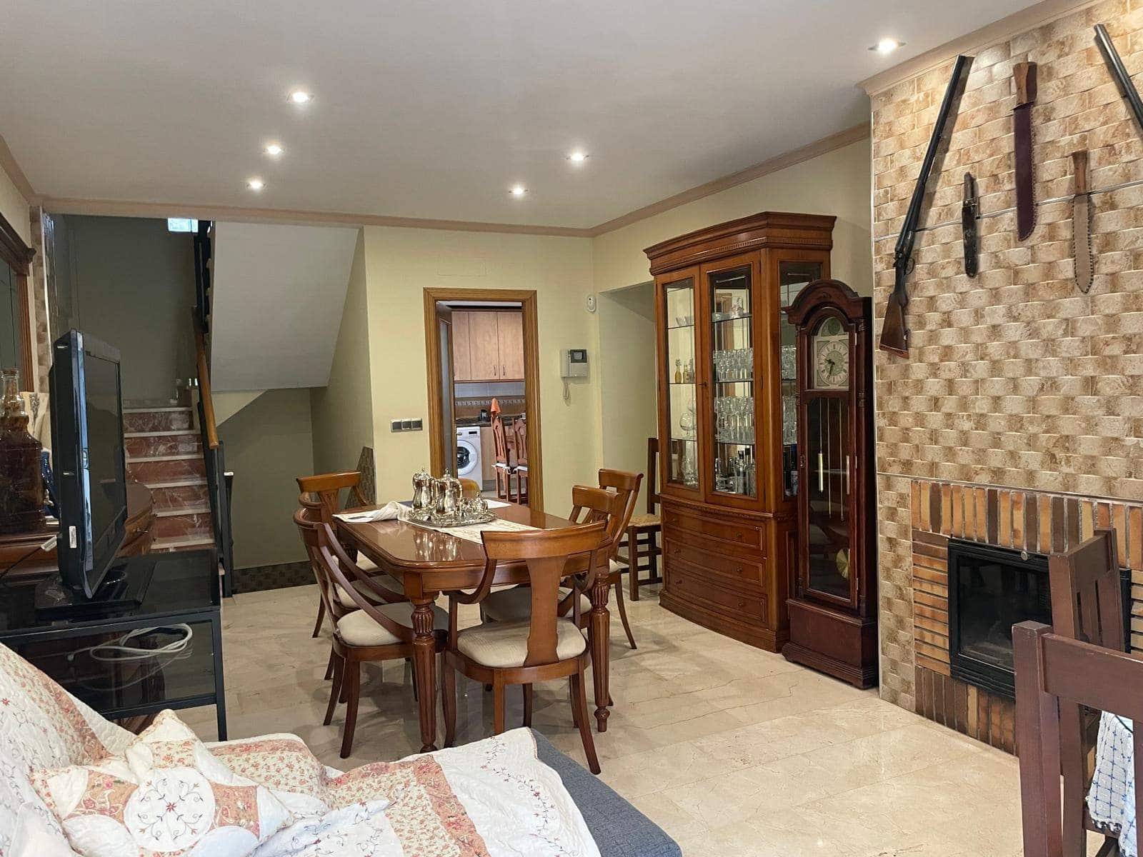 4 sovrum Radhus till salu i La Nucia - 307 000 € (Ref: 8670668)