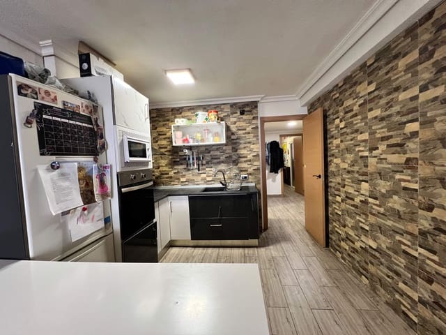 3 soveværelse Lejlighed til salg i Colonia Madrid, Benidorm - € 183.000 (Ref: 8841179)