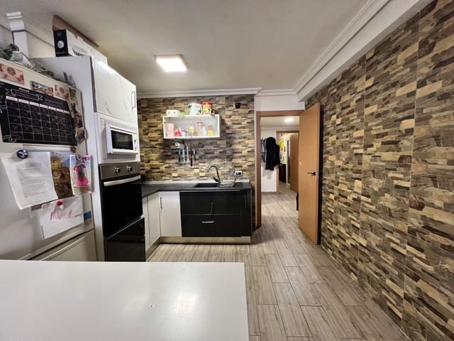 3 soveværelse Lejlighed til salg i Colonia Madrid, Benidorm - € 183.000 (Ref: 8841179)