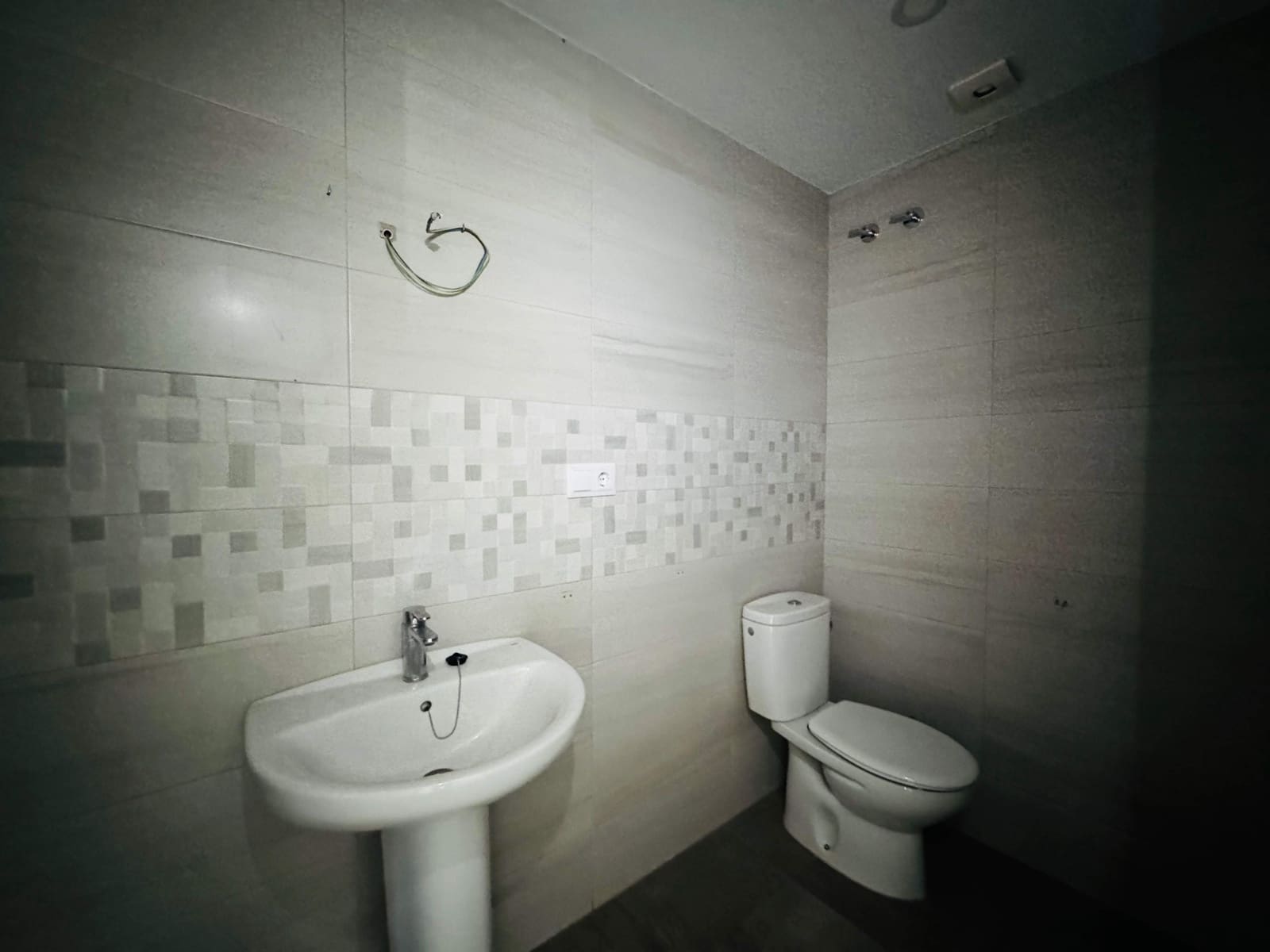 3 soveværelse Erhverv til leje i La Nucia med swimmingpool - € 2.000 (Ref: 8900087)