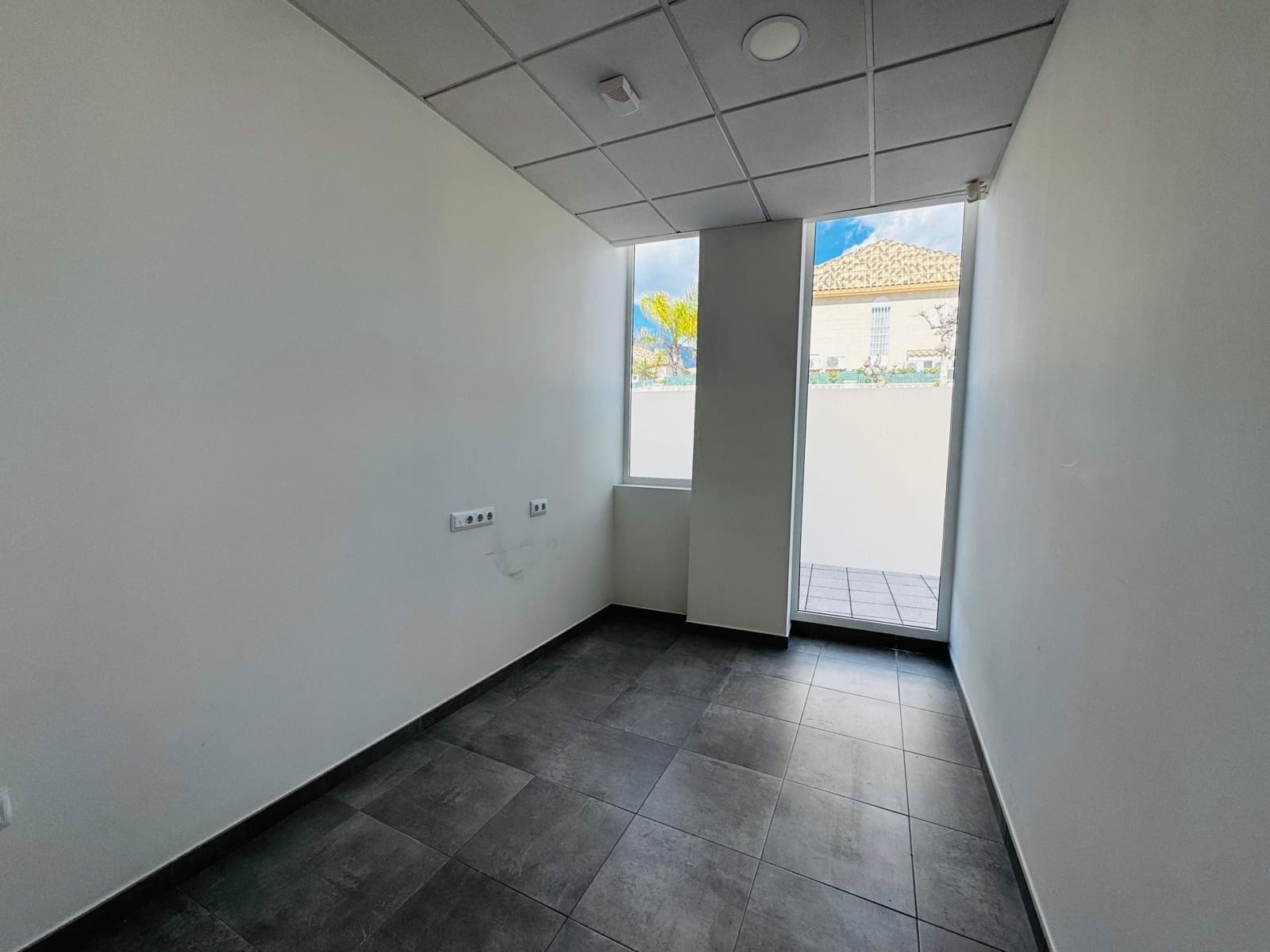 3 soveværelse Erhverv til leje i La Nucia med swimmingpool - € 2.000 (Ref: 8900087)