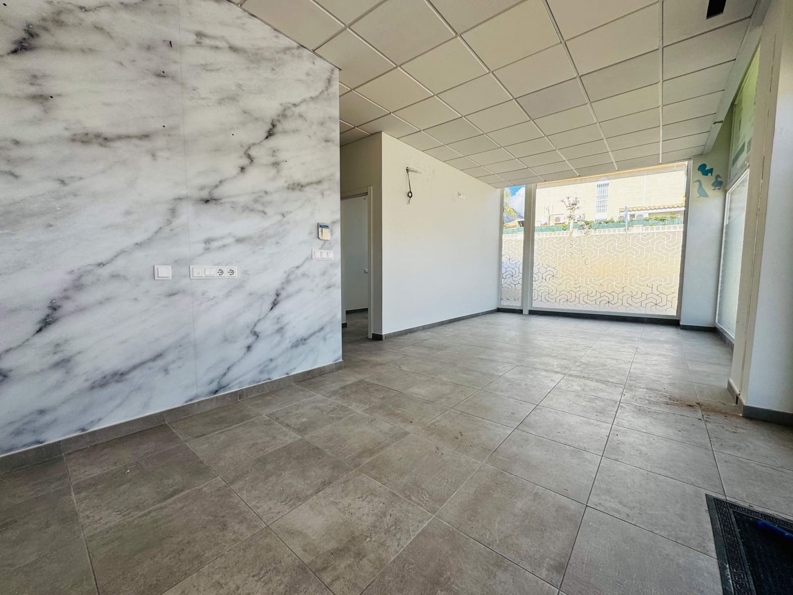 3 soveværelse Erhverv til leje i La Nucia med swimmingpool - € 2.000 (Ref: 8900087)