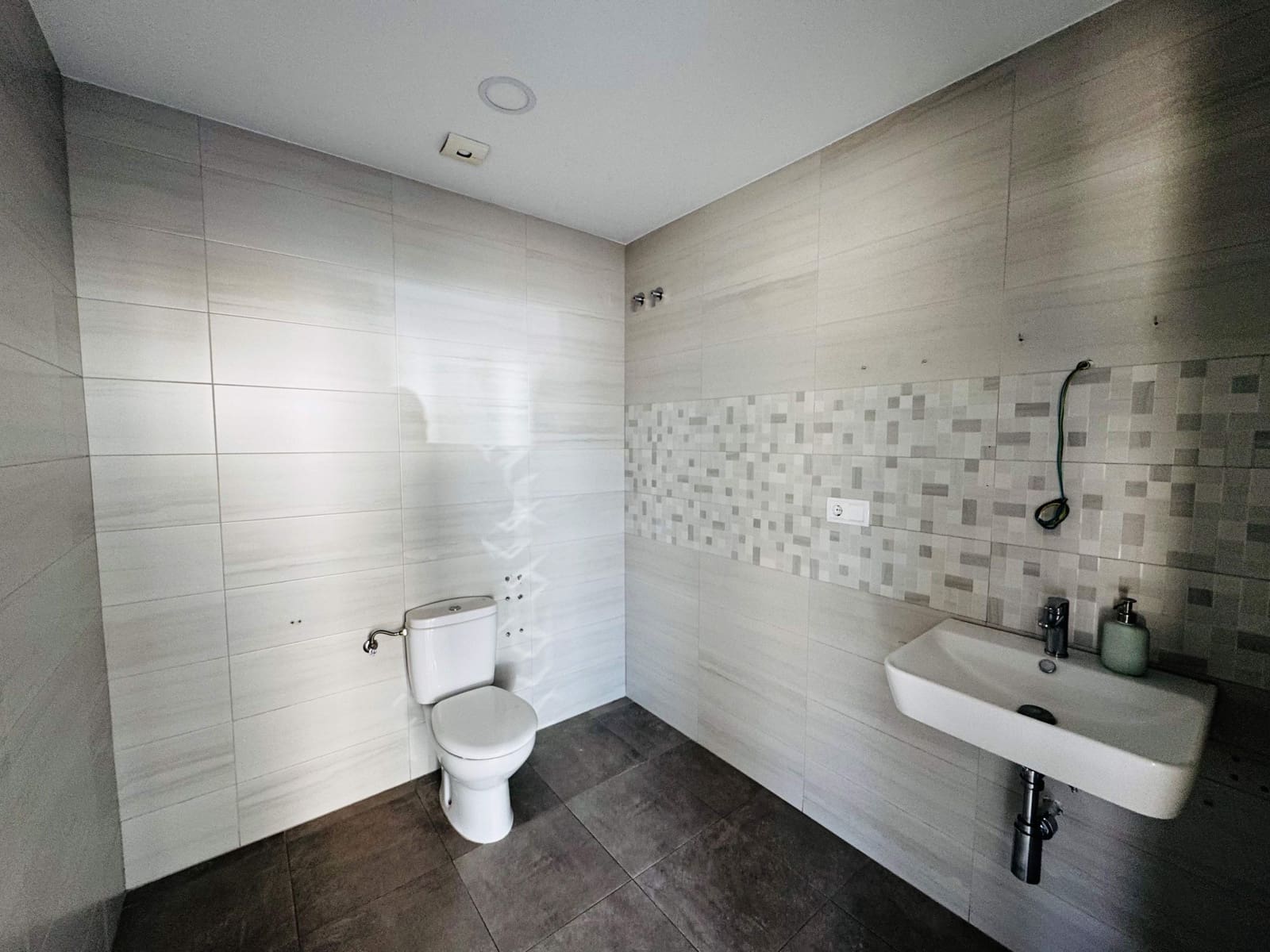 3 soveværelse Erhverv til leje i La Nucia med swimmingpool - € 2.000 (Ref: 8900087)