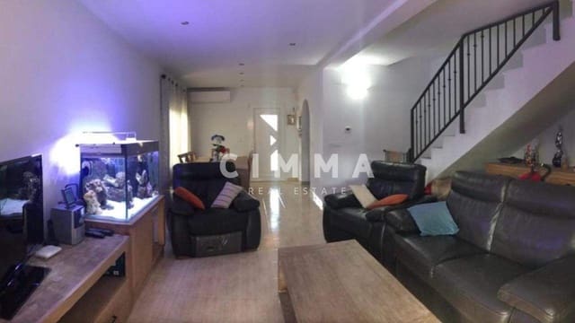 3 makuuhuone Rivitalo myytävänä paikassa La Nucia mukana uima-altaan - 319 000 € (Ref: 8981256)