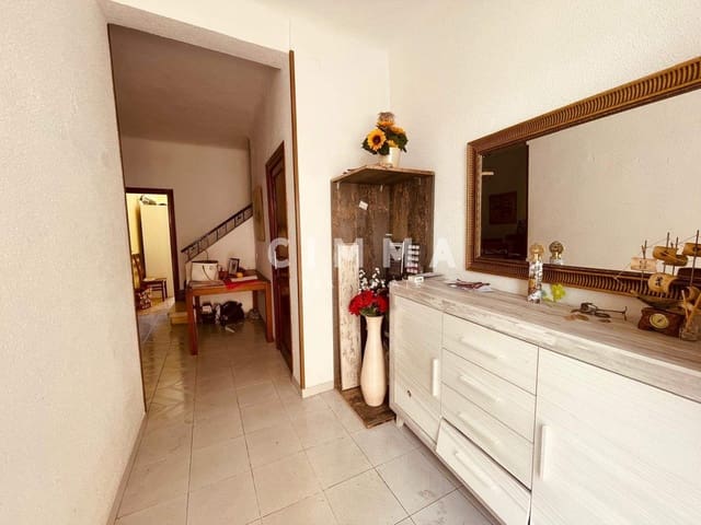 Casa de 3 habitaciones en La Nucia Pueblo  , La Nucia en venta - 170.000 € (Ref: 9114293)