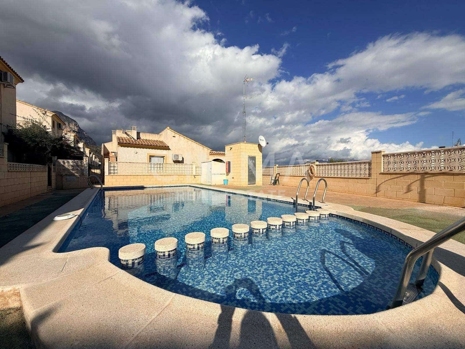 Chalet de 2 habitaciones en Polop en venta con garaje - 250.000 € (Ref: 9132565)