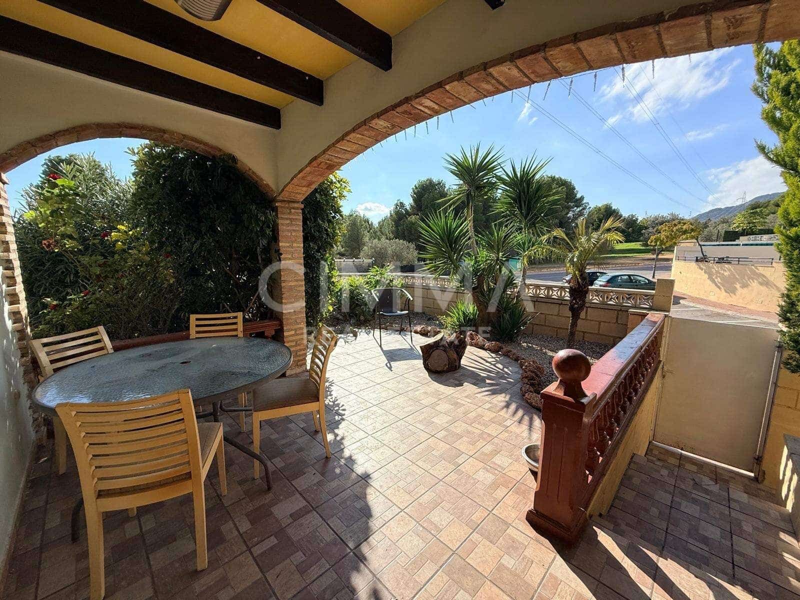 Chalet de 2 habitaciones en Polop en venta con garaje - 250.000 € (Ref: 9132565)