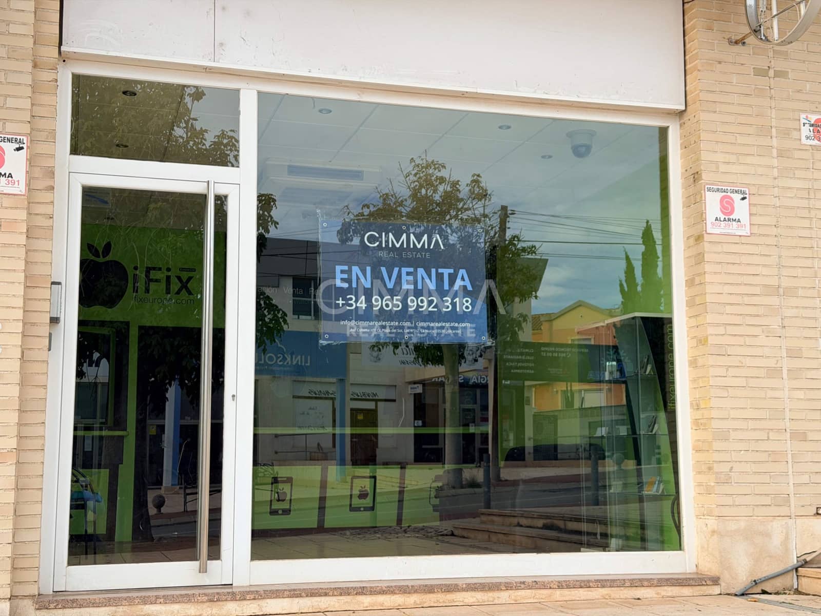 Kaupallinen myytävänä paikassa La Nucia mukana 
autotalli - 220 000 € (Ref: 9202581)