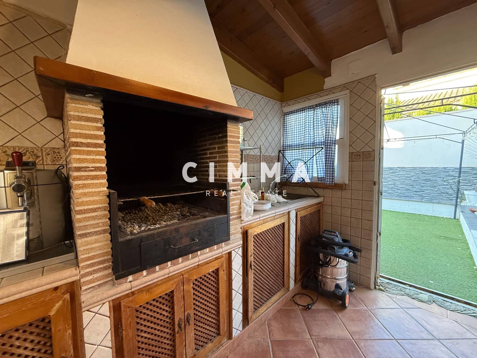 4 soveværelse Villa til salg i La Nucia med garage - € 360.000 (Ref: 9243224)