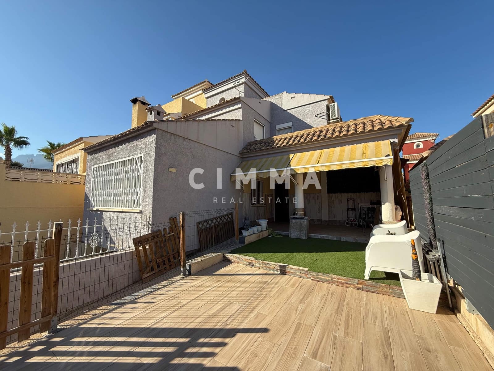 4 soveværelse Villa til salg i La Nucia med garage - € 360.000 (Ref: 9243224)