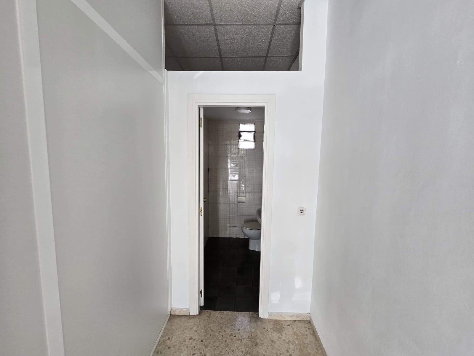 Commercial for rent in Benidorm - € 2,000 (Ref: 9317995)