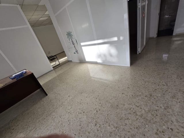 Commercial for rent in Benidorm - € 2,000 (Ref: 9317995)