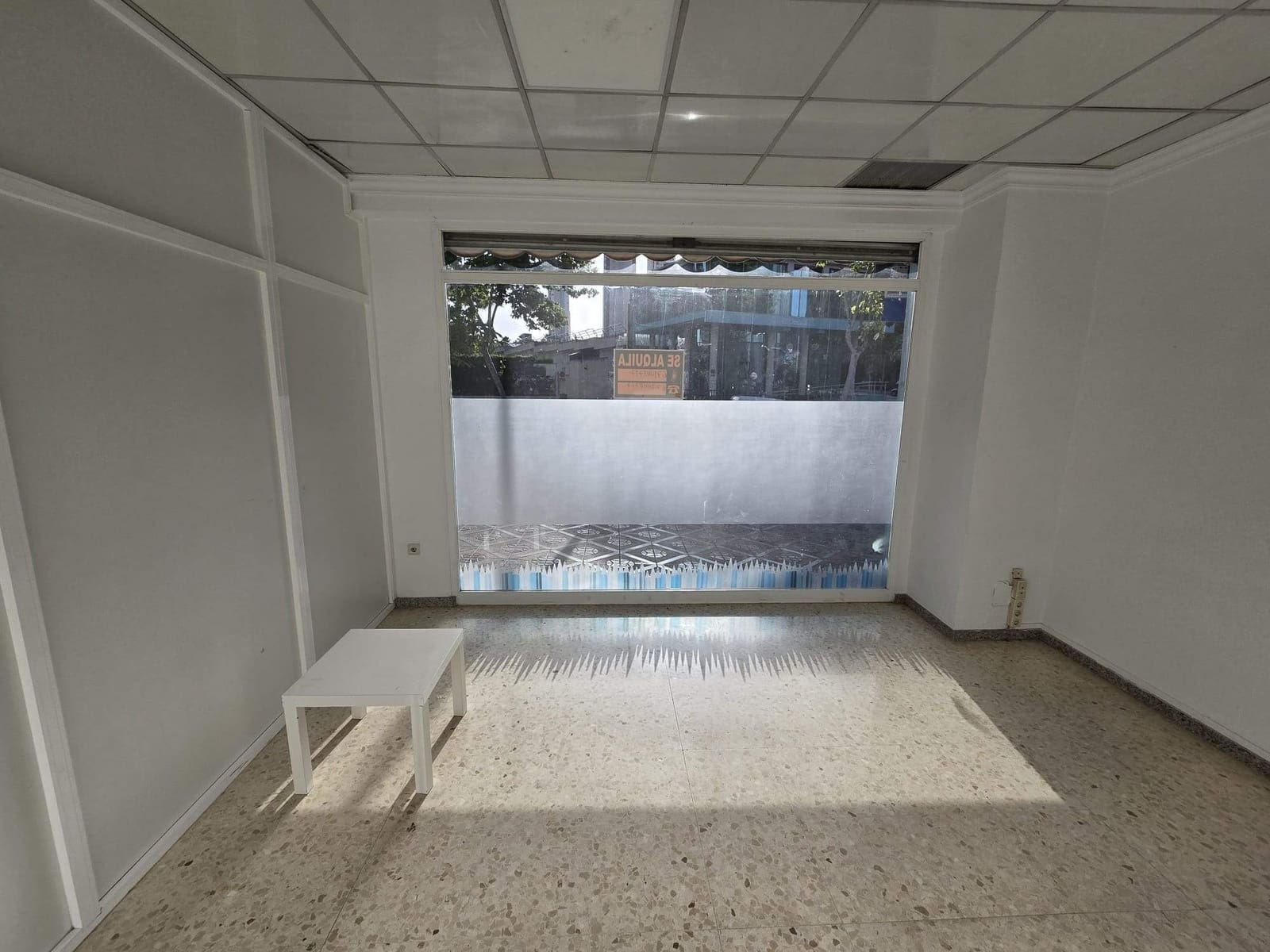 Commercial for rent in Benidorm - € 2,000 (Ref: 9317995)