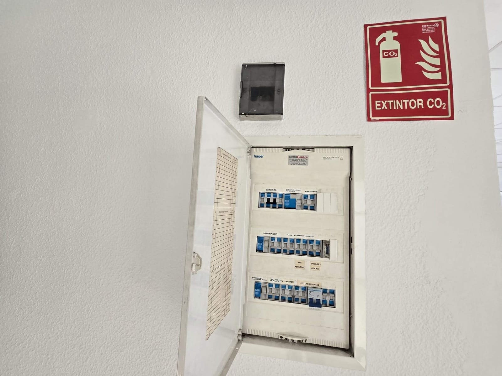 Commercial for rent in Benidorm - € 2,000 (Ref: 9317995)