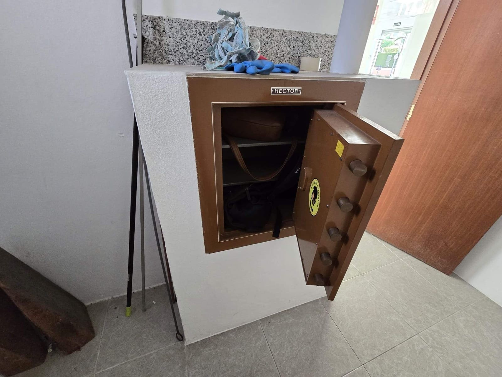 Commercial for rent in Benidorm - € 2,000 (Ref: 9317995)