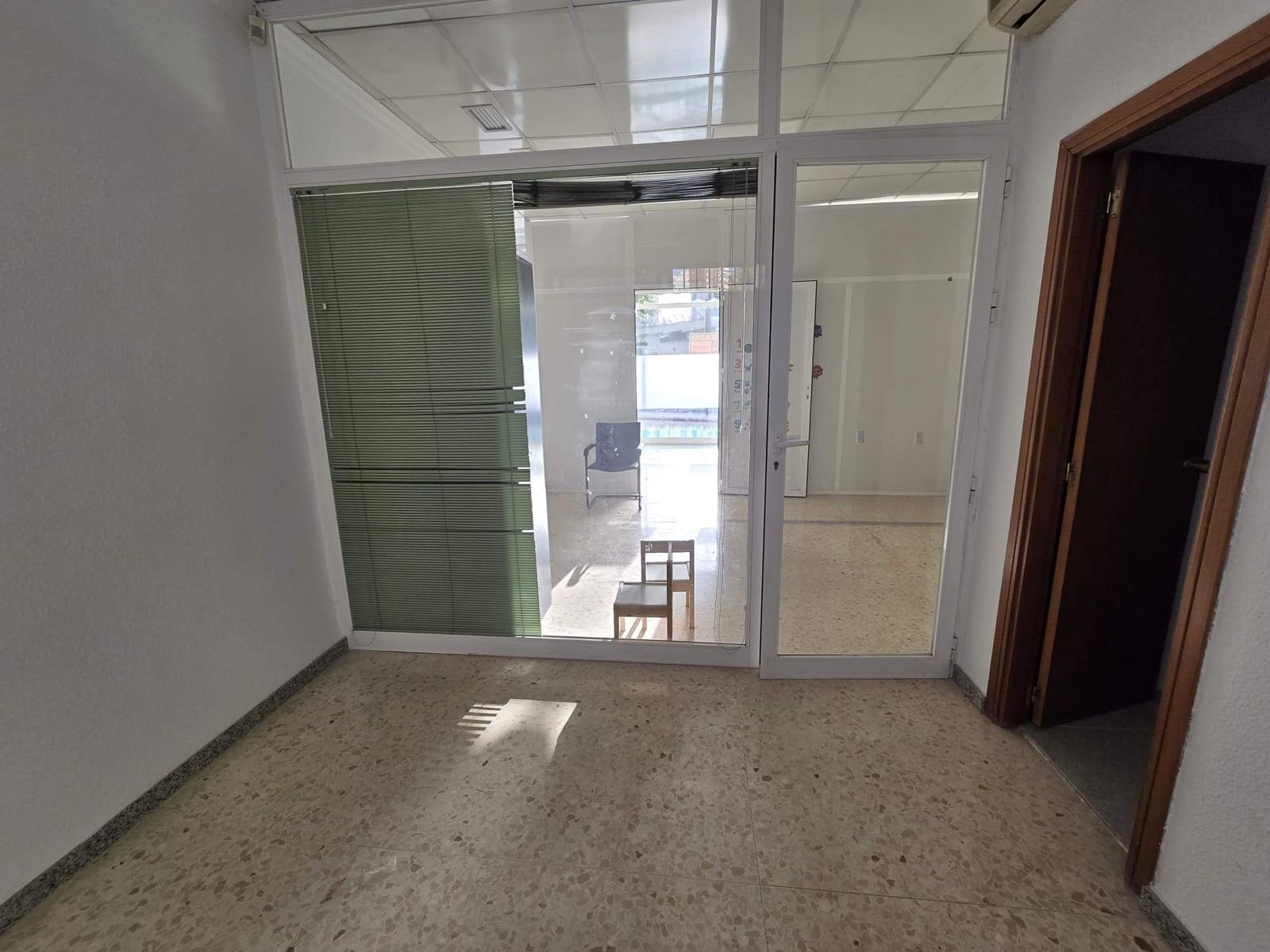 Commercial for rent in Benidorm - € 2,000 (Ref: 9317995)