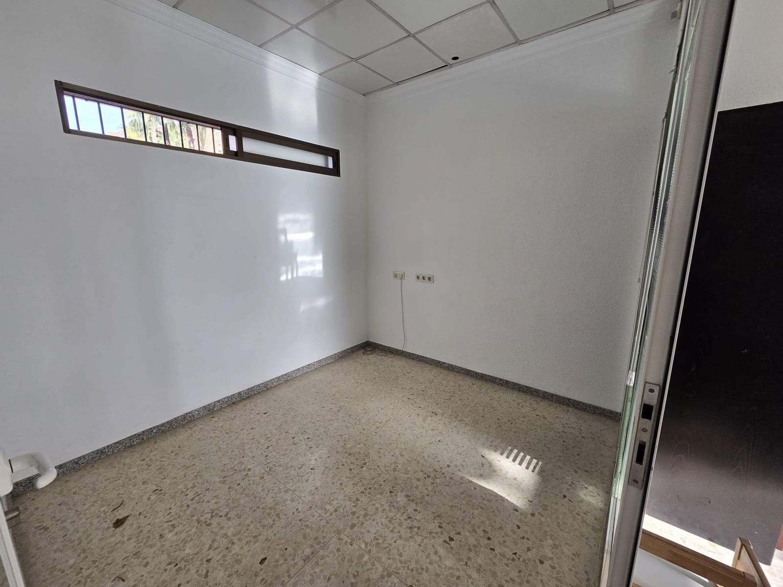 Commercial for rent in Benidorm - € 2,000 (Ref: 9317995)