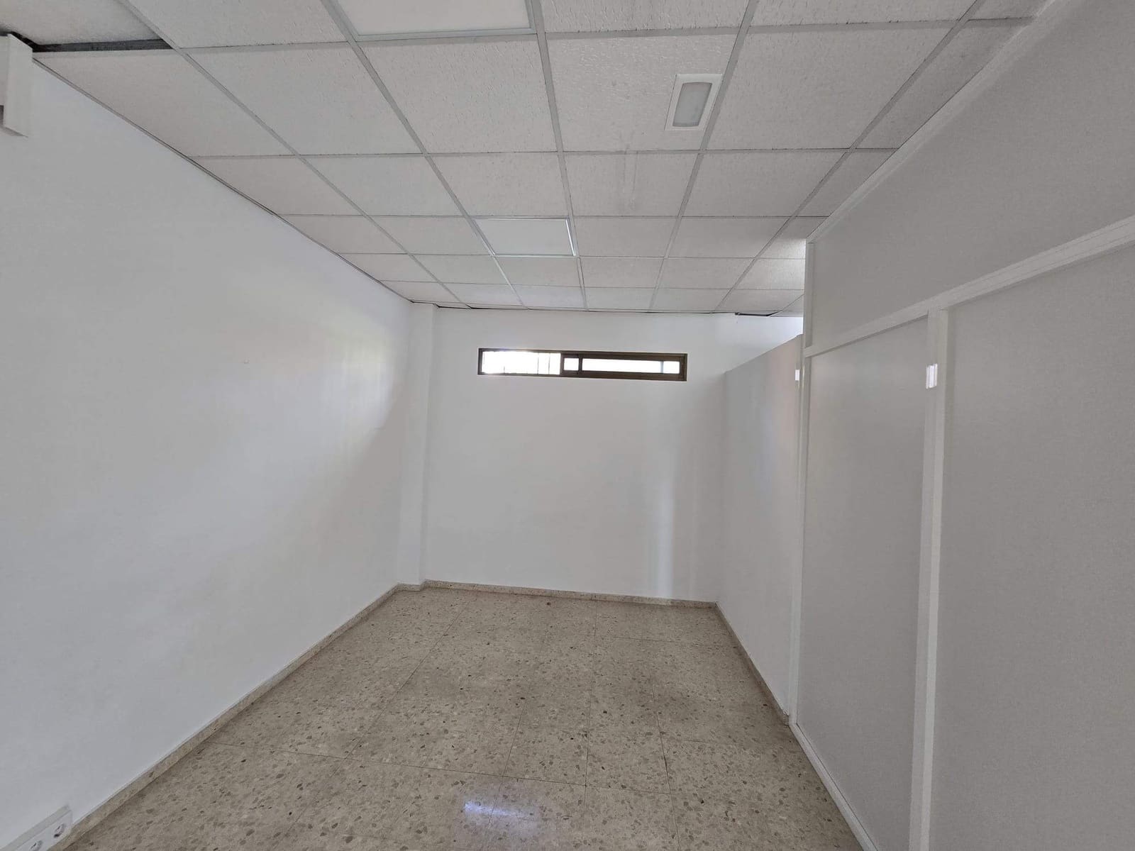 Commercial for rent in Benidorm - € 2,000 (Ref: 9317995)