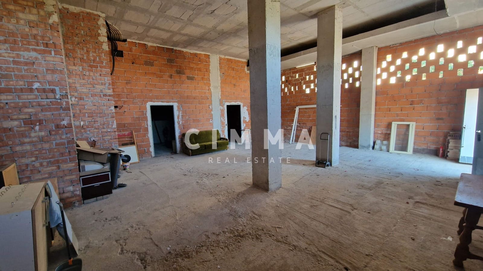 Local Comercial en Calpe / Calp en venta con garaje - 265.000 € (Ref: 9318001)