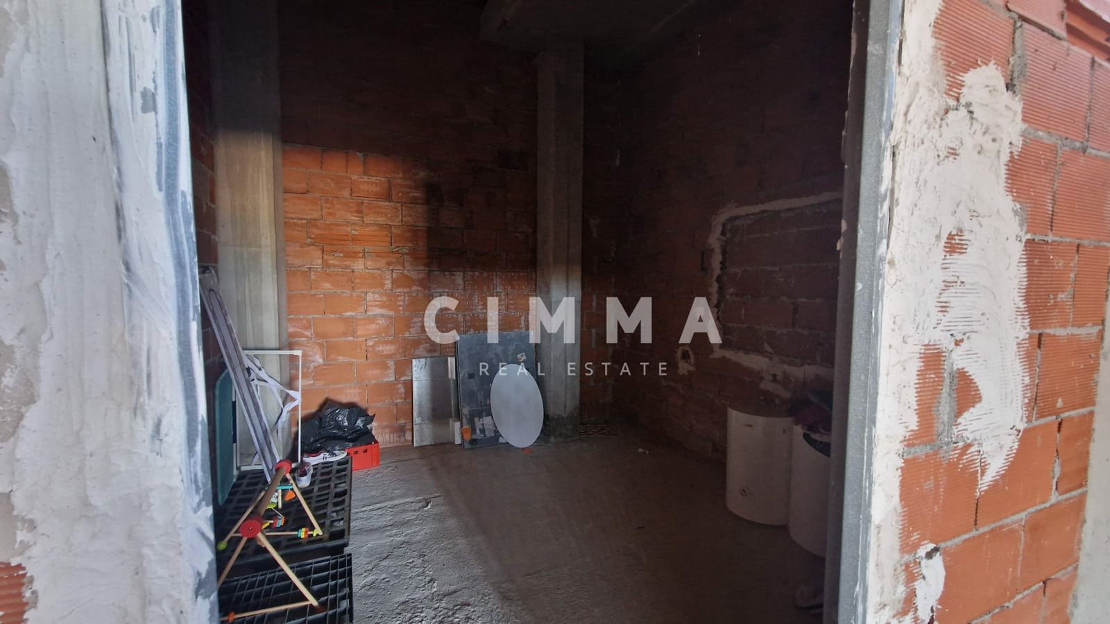 Local Comercial en Calpe / Calp en venta con garaje - 265.000 € (Ref: 9318001)