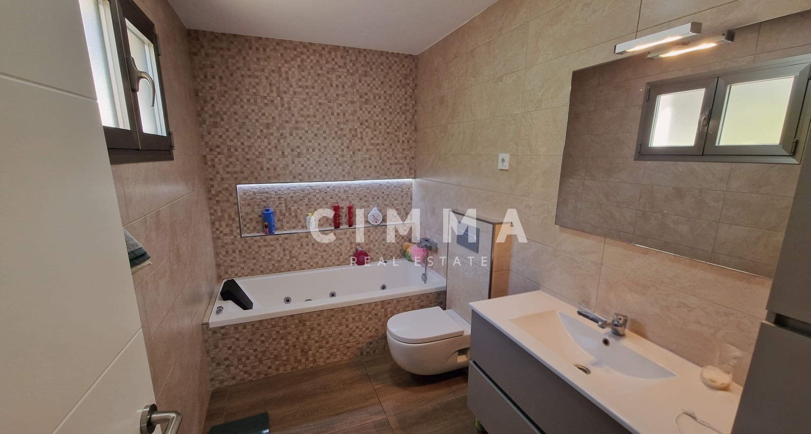 3 slaapkamer Villa te koop in Callosa d'En Sarria met garage - € 650.000 (Ref: 9318002)
