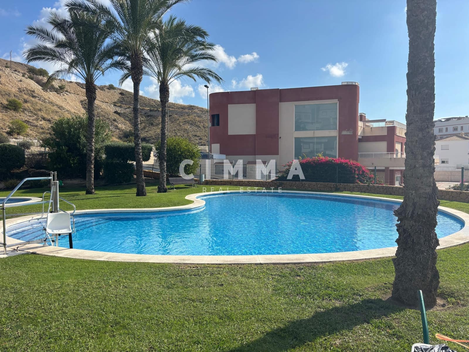 3 bedroom Villa for sale in Finestrat with pool - € 350,000 (Ref: 9326635)