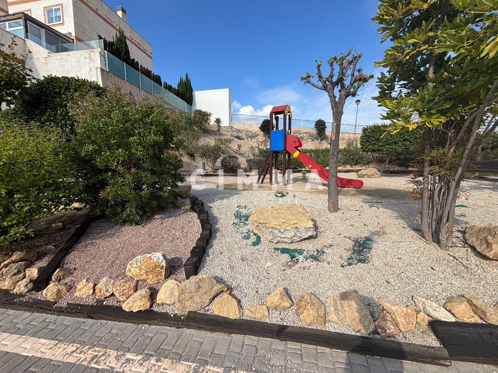 3 bedroom Villa for sale in Finestrat with pool - € 350,000 (Ref: 9326635)