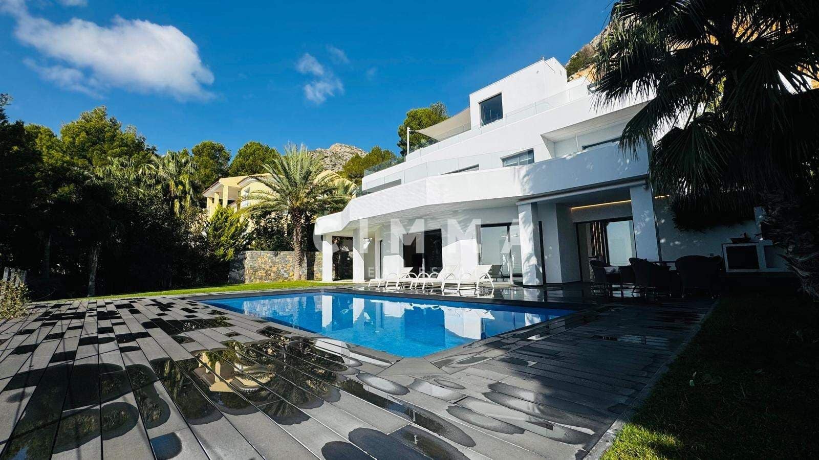 5 bedroom Villa for sale in Altea with garage - € 2,180,000 (Ref: 9330831)